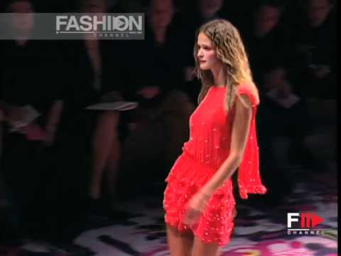 "Versus" Spring Summer 2002 Milan 3 of 3 pret a porter women by FashionChannel