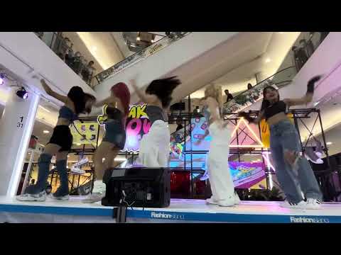 Blossom งาน sneaker show case cover dance 2023 At Fashion island date 160723