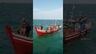 Download lagu Pompong Kayu Goyang DOMBRET di tengah Laut mp3