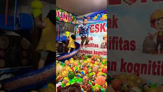Download lagu Melompat kedalam bola-bola & manjat di  prosotan putar wahana mandi bole. Wkwkwk seru sekalii🥳🥳 mp3