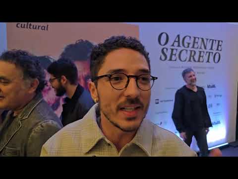 João Vitor Silva se emociona ao falar sobre estar no elenco de O Agente Secreto 
