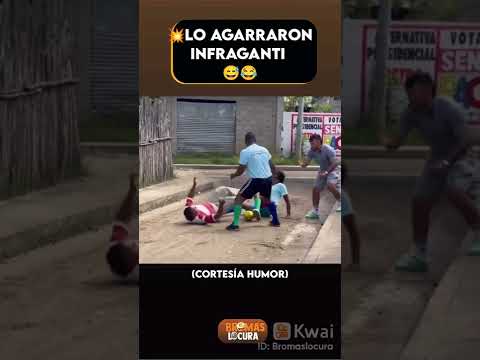 chama o VAR que isso é pênalti #comedy #viral #shorts