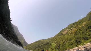 preview picture of video 'Rafting on the Trishuli River, Nepal'