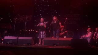 Suzzy Roche &amp; Lucy Wainwright Roche