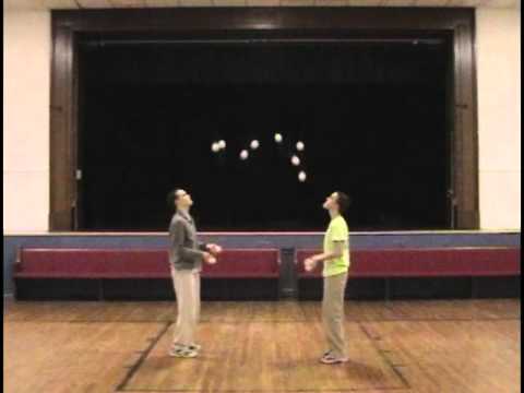 12 Ball Juggling World Record: 579 Catches 289 Passes