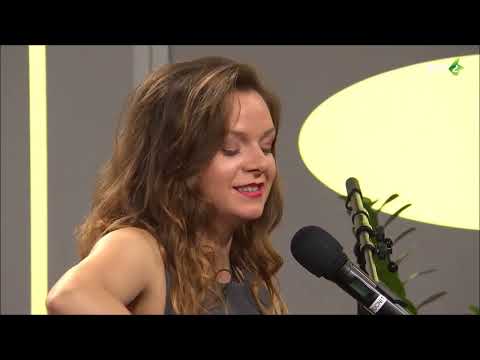 POŠLA ŠI Z VITROM - Kristina AFIČ