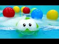 Jogos na piscina de bolinhas com Om Nom Nom! Vídeo de brinquedos para crianças