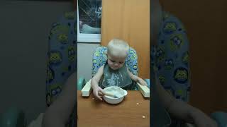 Воробьев Роман Анатольевич, 1 год Роману исполнился 1 год и ему хочется делать всё самостоятельно.