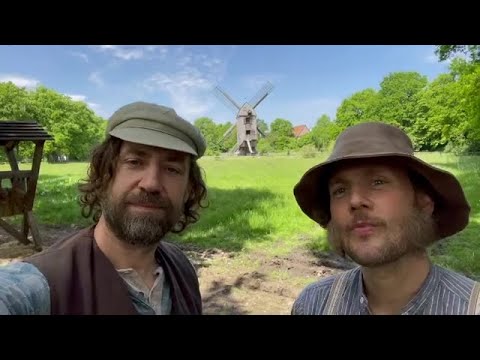 Bürger Lars Dietrich und Oli P. beatboxen