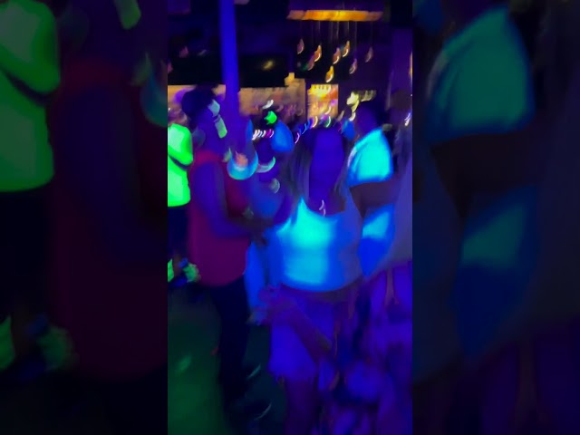 Vídeo relacionado con Jeffergarden Camisa LED BT Control de Aplicaciones Programables Raves Light Up in the Darks for Dance Party Holiday Decoration Props (XXL)