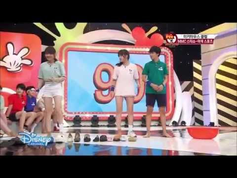 Mark conversing to Herin. So cute!