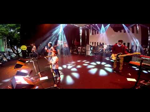 Mocca Feat Aldin & Fadil - Happy (Live at Kampoeng Jazz)