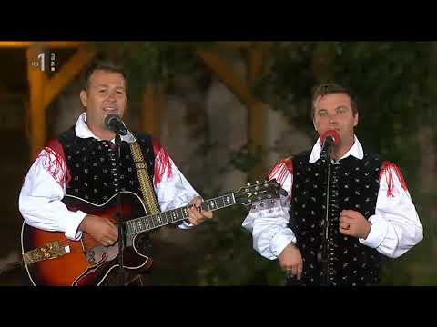 Vrt in Tine Lesjak s sestro Marinko - Za materin praznik