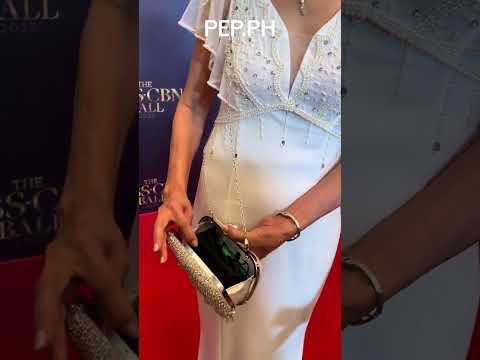 Susan Africa shows the "very basic" contents of her bag #ABSCBNBall2023 #shorts