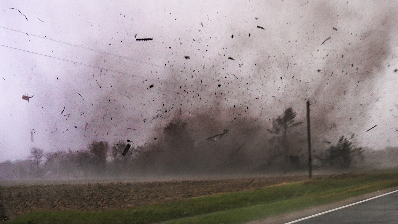 CLOSE RANGE TORNADO HITS HOUSE - April 17, 2026