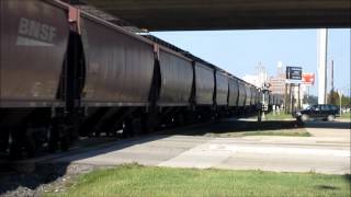 preview picture of video 'Westbound BNSF Grain Train at Sugar Land, TX - 10.1.2012'