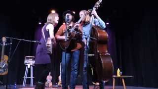 DSCN5844 The Stray Birds at the Isis -- Feathers &amp; Bone