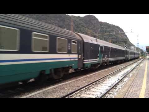 Intercity Night fährt in Bozen ein/Intercity Notte in arrivo a Bolzano