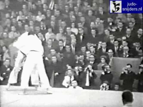 Judo 1961 Paris: Koji Sone (JPN) - Anton Geesink (NED) [open] final.