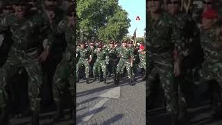 Download lagu Indonesian soldiers perform battle cry during Bastille Day rehearsal in Paris mp3