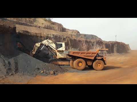 LIEBHERR R9200 FRONT SHOVEL  LOADING IRONE ORE (MAGNETITE)