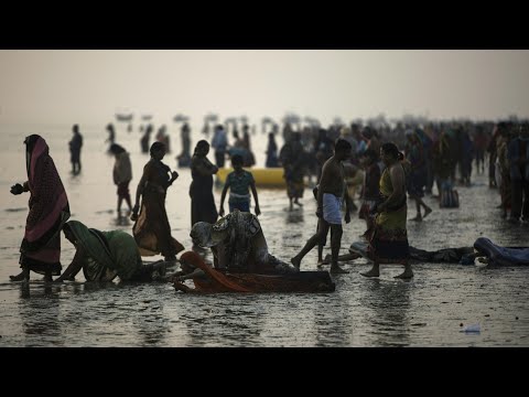 Spirituelle Reinigung - ein heiliges Bad im Ganges | AFP