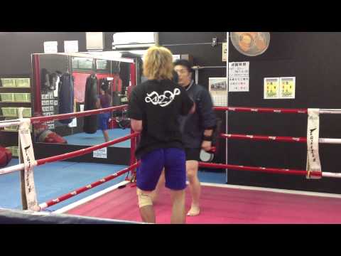 「総合格闘技 参武会」　打撃練習