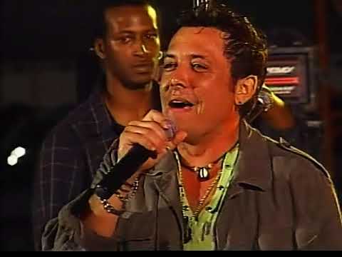 Pupy y Los Que Son Son - Un Poquito Al Revés