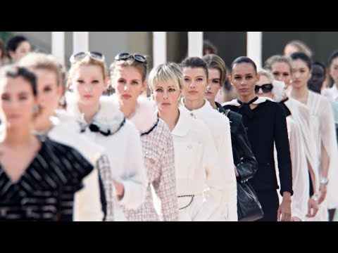 CHANEL Ready-to-Wear Spring-Summer 2025 Runway Show | Paris Fashion Week | VRAI Magazine