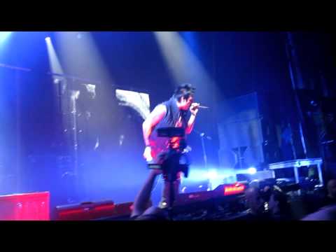 Taste of Chaos 2010  - Papa Roach Intro + Kick in the Teeth Live in Berlin 22.11.2010
