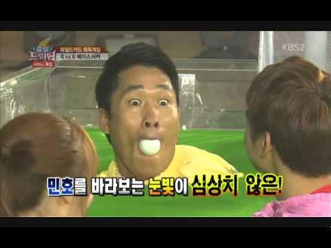 130512 Minho, Taemin are attached by Saliva Ball