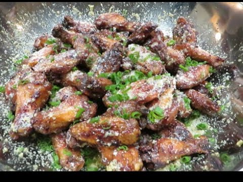 How to Smoke Crispy Garlic Parmesan Chicken Wings on a #Traegergrill Like Mama and Papa Joe