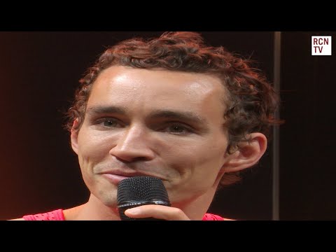 Robert Sheehan On The Umbrella Academy Klaus & Misfits Nathan