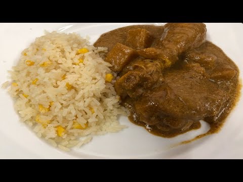 Pollo En salsa verde con un toque de mole