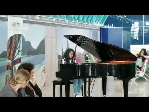 Traveler showcasing her talent