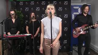 Hollysiz  chante en live chez «20 Minutes»