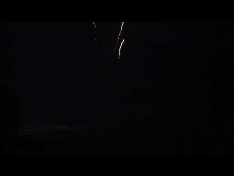 100 Shot 1.3 G Whistling  Barrage to Salute W Color Tail