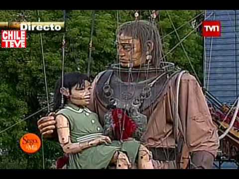 La Pequeña Gigante y La Escafandra Chile 2010 Dia 02 Royal De Luxe