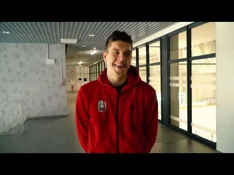 Latvijas hokeja izlases spēlētāji sveic Māmiņdienā!