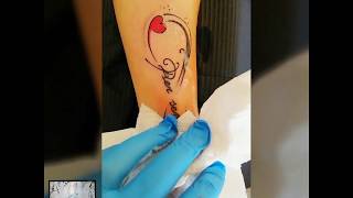 Tatuaggio remake infinito con cuore e frase
