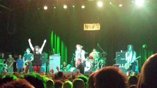 NOFX - Fuck the kids + Dinosaurs will die (live in Amsterdam)