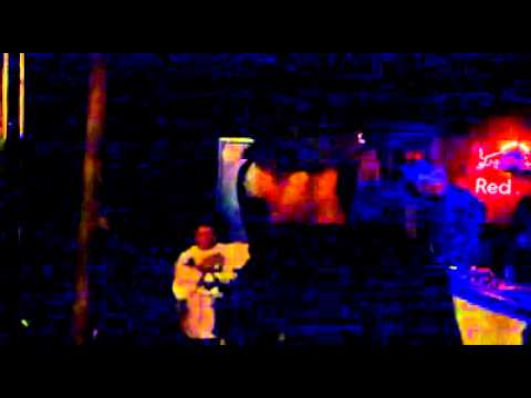 CRISTIAN VINCI IN UNA DELLE SUE PERFORMANCE LIVE