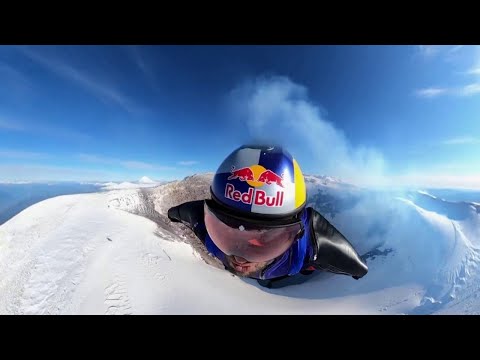 Vola dentro il cratere del vulcano con la tuta alare: l"    impresa da record di Sebastian Alvarez