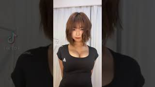 adidasの位置がおかしいふじももちゃんのお○ぱい