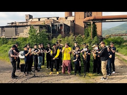 Dubioza Kolektiv - Prvi maj feat. Duvački orkestar Zenica