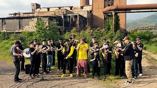 Dubioza Kolektiv - Prvi maj feat. Duvački orkestar Zenica