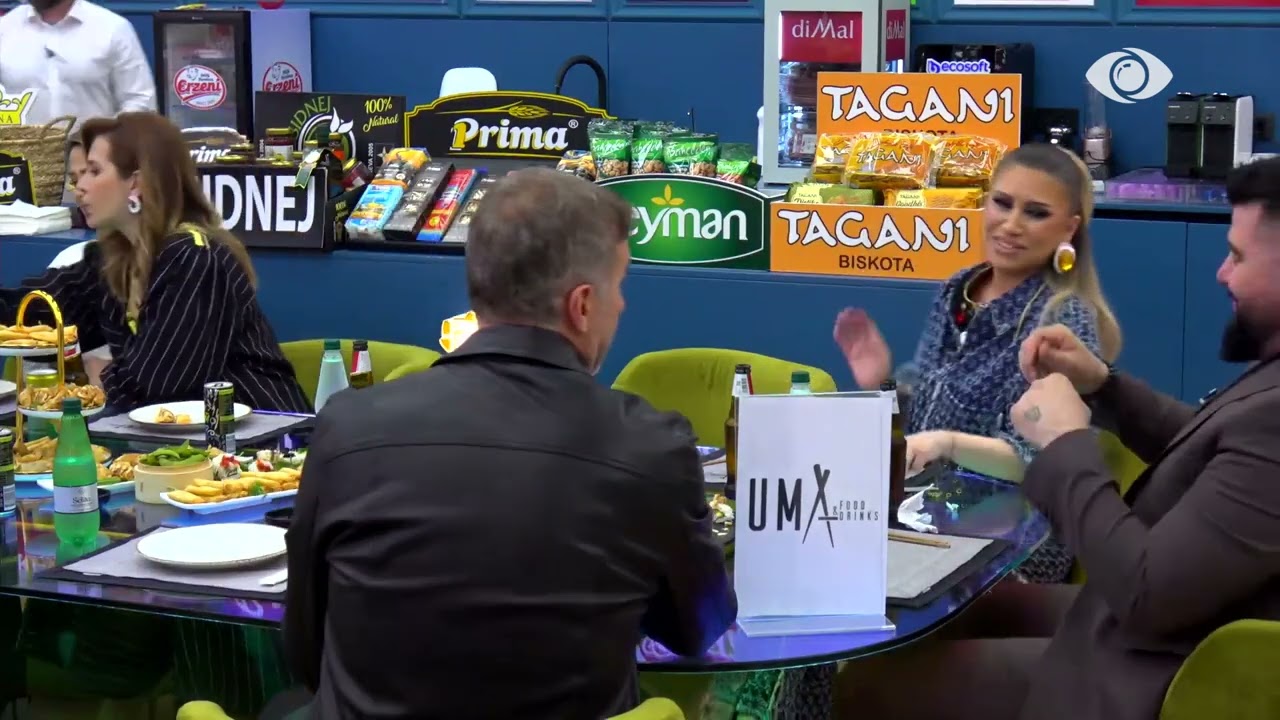 Momente gazmore në shtëpi/ Banorët dhe të ftuarit shkëmbejnë batuta