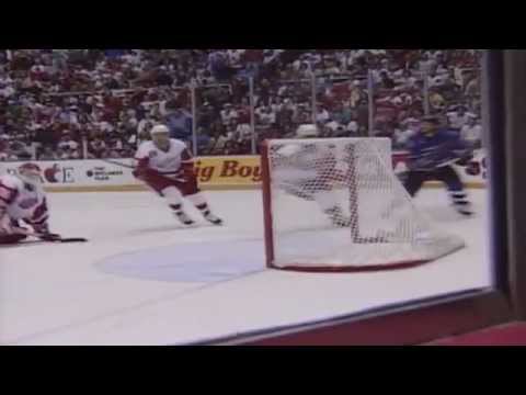 Esa Tikkanen Misses an Empty Net