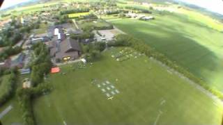 preview picture of video 'Faldskærmsbingo, set fra luften, ved GIF's Venners 25 års jubilæum 23-05-2009'