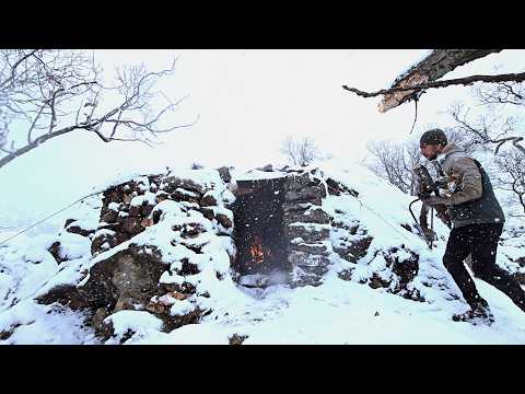 REFUGIO DE SUPERVIVENCIA CAMPING en una TORMENTA DE NIEVE invernal, Documental de naturaleza, Cocina
